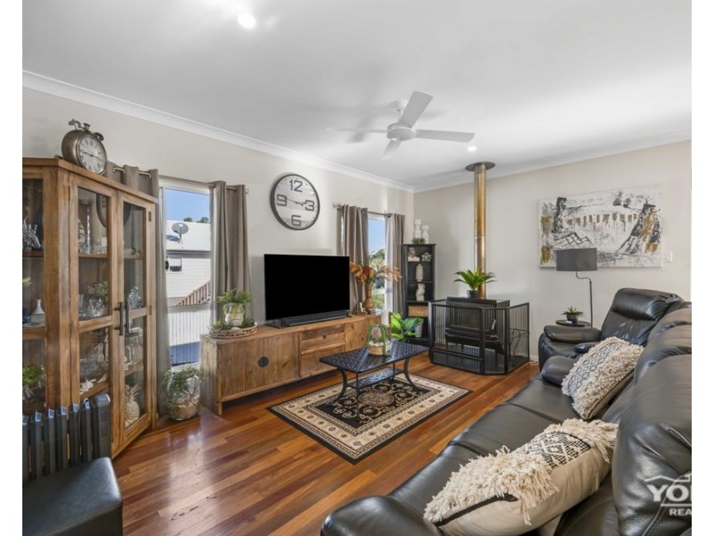 8 Edward Sreet, Pechey QLD 4352