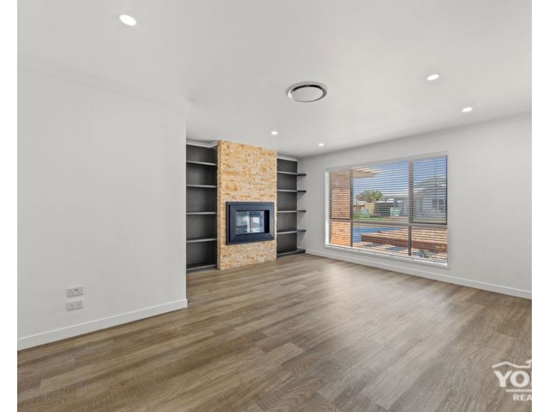 Kearneys Spring QLD 4350