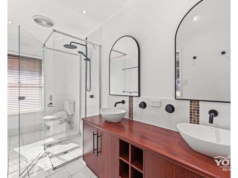 Kearneys Spring QLD 4350