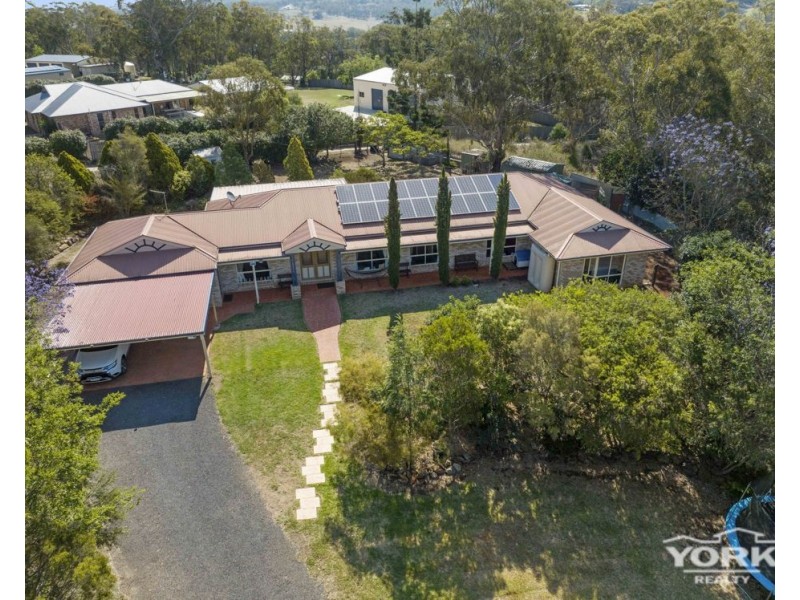 10 Traverston Court, Preston QLD 4352