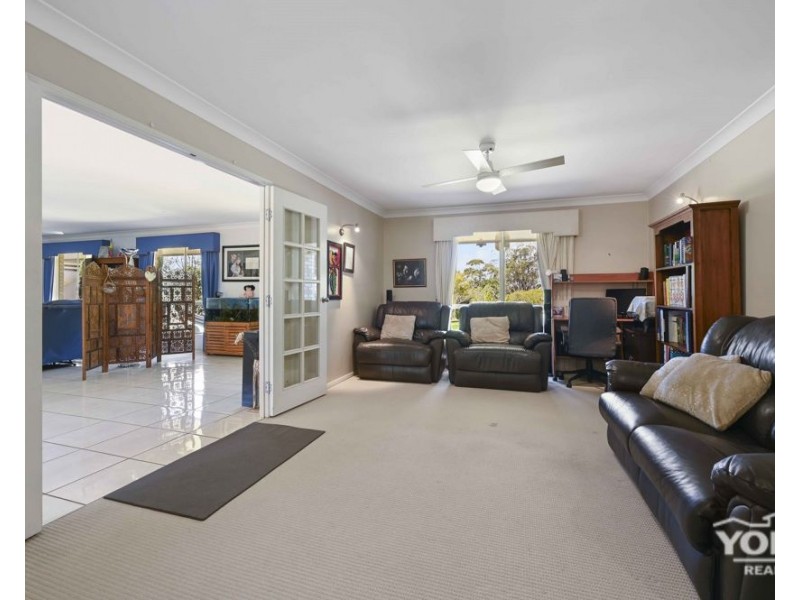 10 Traverston Court, Preston QLD 4352