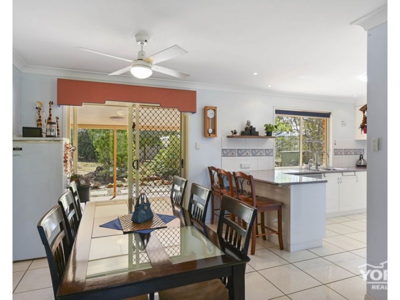 10 Traverston Court, Preston QLD 4352