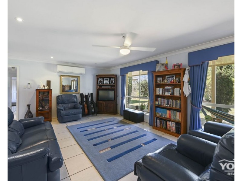 10 Traverston Court, Preston QLD 4352