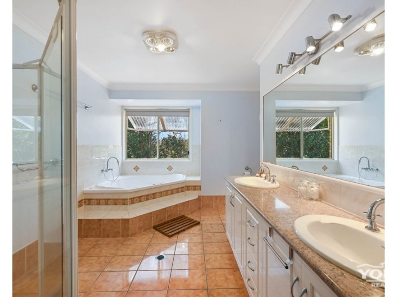 10 Traverston Court, Preston QLD 4352
