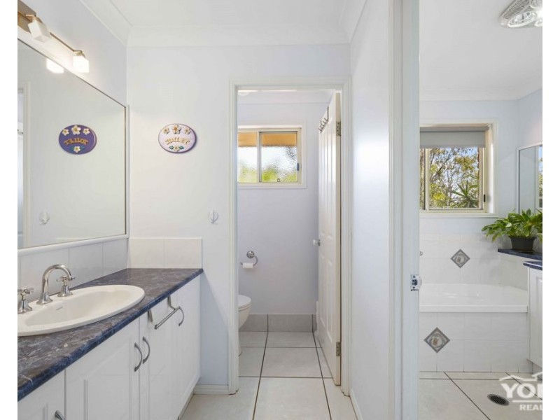 10 Traverston Court, Preston QLD 4352