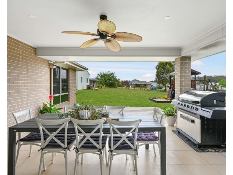 15 Rosella Gardens Drive, Meringandan West QLD 4352