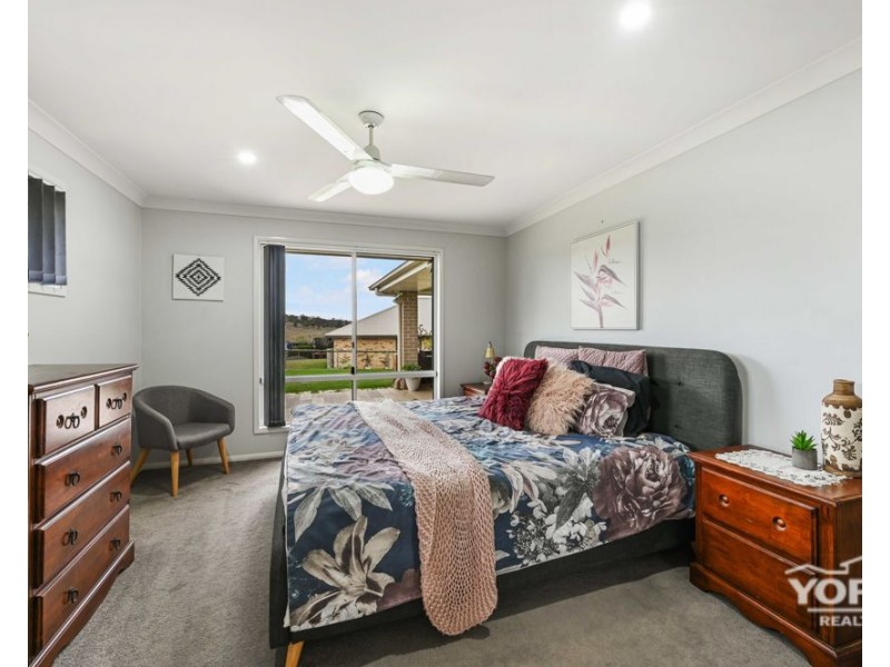 15 Rosella Gardens Drive, Meringandan West QLD 4352