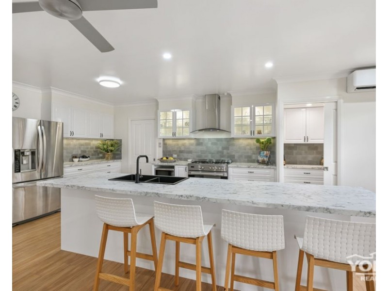 8 Morris Court, Cotswold Hills QLD 4350