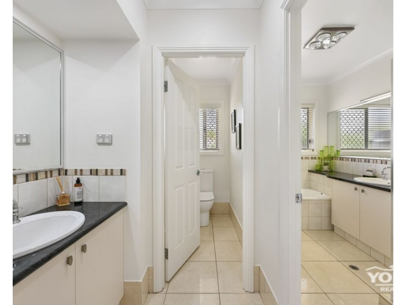 8 Morris Court, Cotswold Hills QLD 4350