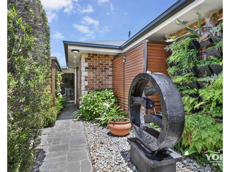 8 Morris Court, Cotswold Hills QLD 4350