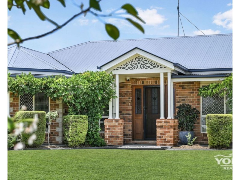8 Morris Court, Cotswold Hills QLD 4350