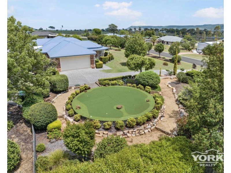 8 Morris Court, Cotswold Hills QLD 4350