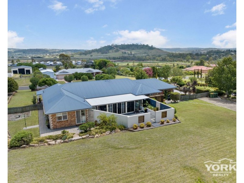 8 Morris Court, Cotswold Hills QLD 4350