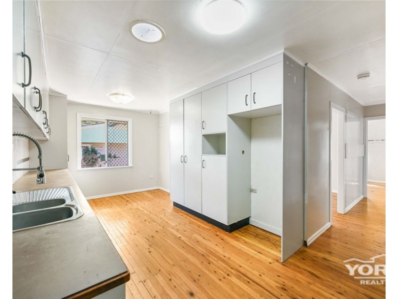 11 Newmarket Street, Newtown QLD 4350