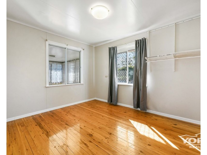 11 Newmarket Street, Newtown QLD 4350