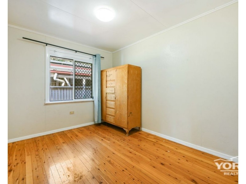 11 Newmarket Street, Newtown QLD 4350