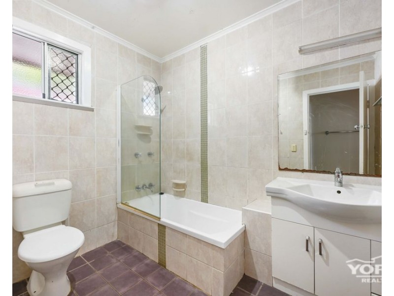 11 Newmarket Street, Newtown QLD 4350