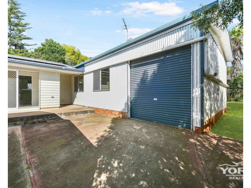 11 Newmarket Street, Newtown QLD 4350