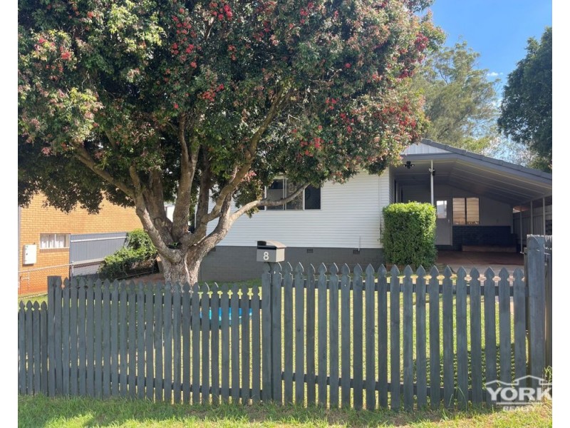 8 Norah Street, Centenary Heights QLD 4350