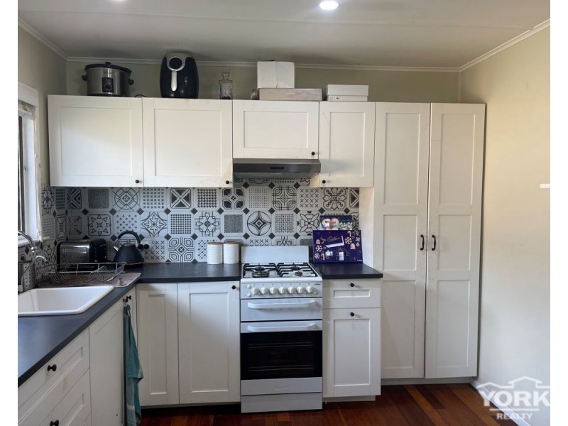 8 Norah Street, Centenary Heights QLD 4350