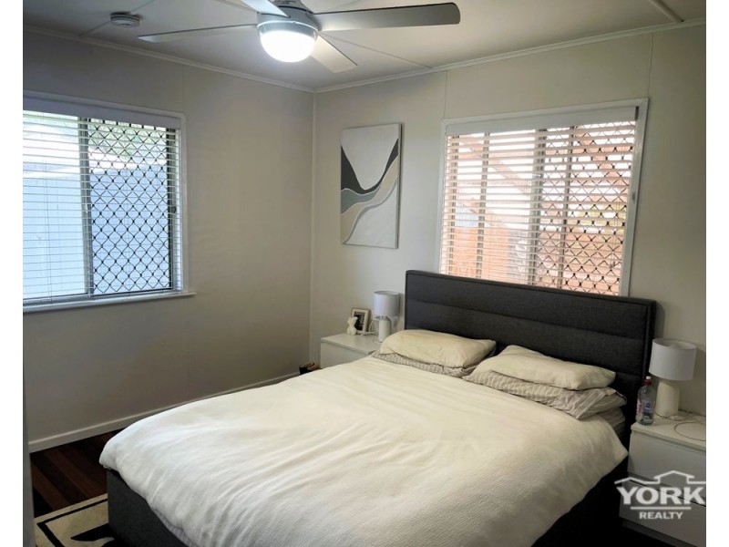 8 Norah Street, Centenary Heights QLD 4350