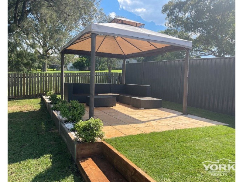 8 Norah Street, Centenary Heights QLD 4350