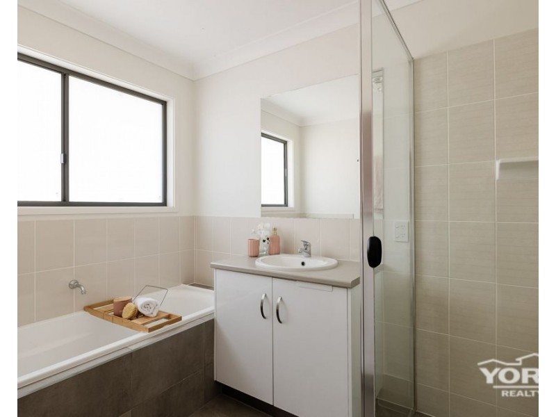 22 Manikato Drive, Hodgson Vale QLD 4352