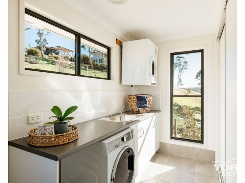 22 Manikato Drive, Hodgson Vale QLD 4352