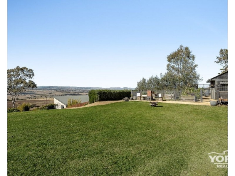 22 Manikato Drive, Hodgson Vale QLD 4352