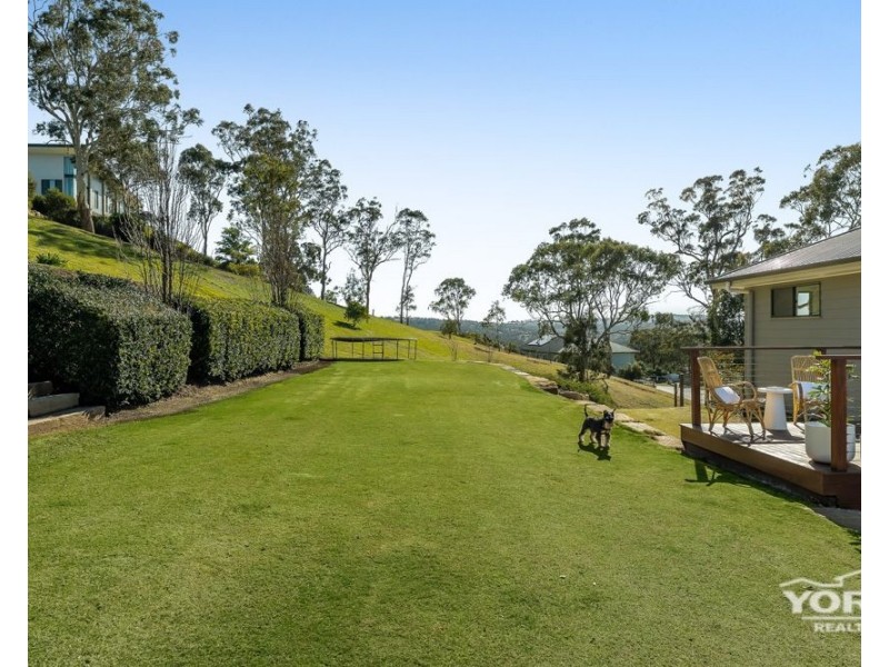 22 Manikato Drive, Hodgson Vale QLD 4352