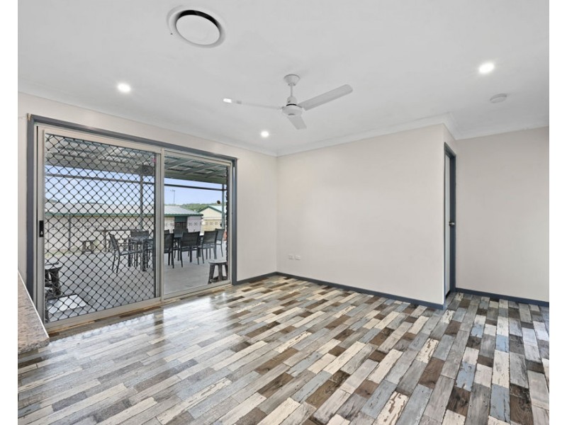 6 Carinya Court, Glenvale QLD 4350