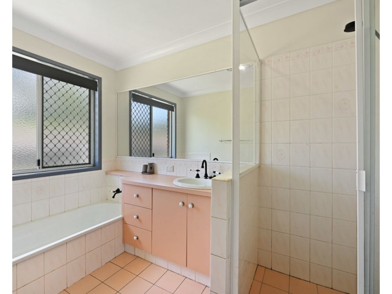 6 Carinya Court, Glenvale QLD 4350