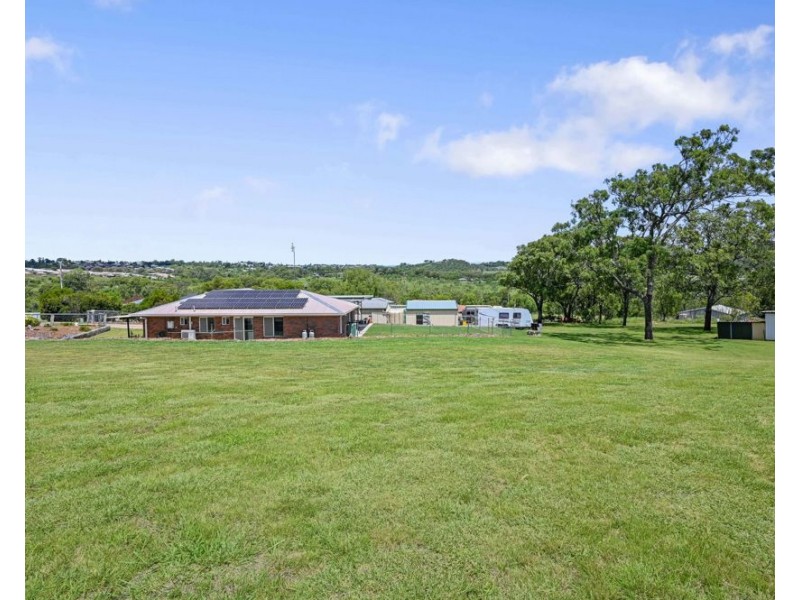 6 Carinya Court, Glenvale QLD 4350