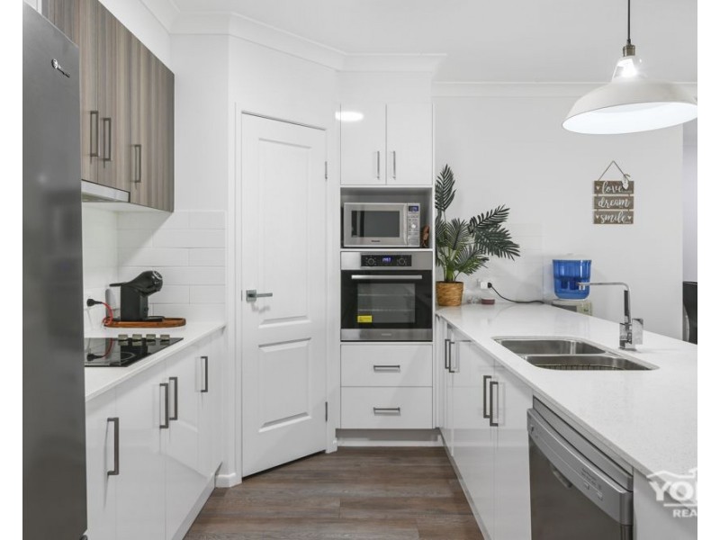 2/208b South Street, South Toowoomba QLD 4350