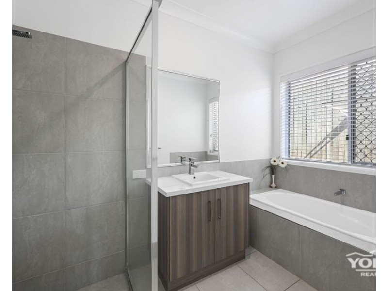 2/208b South Street, South Toowoomba QLD 4350