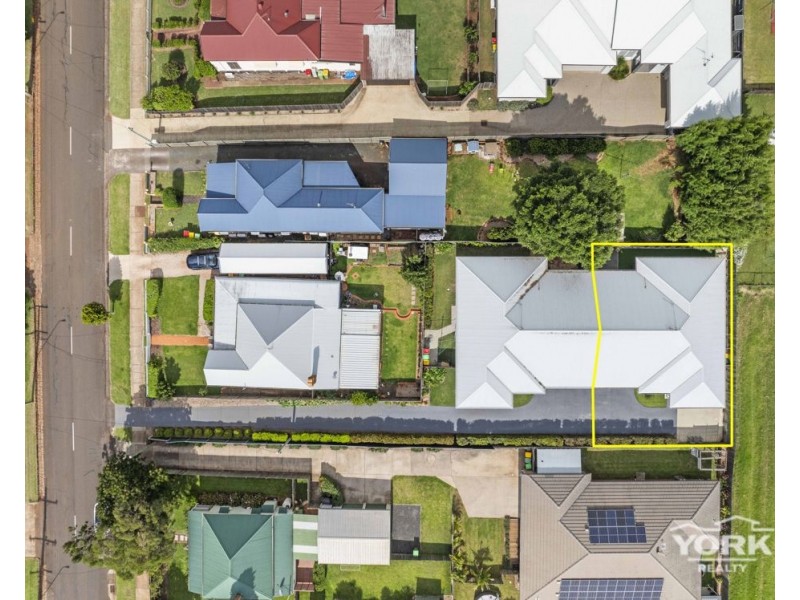 2/208b South Street, South Toowoomba QLD 4350