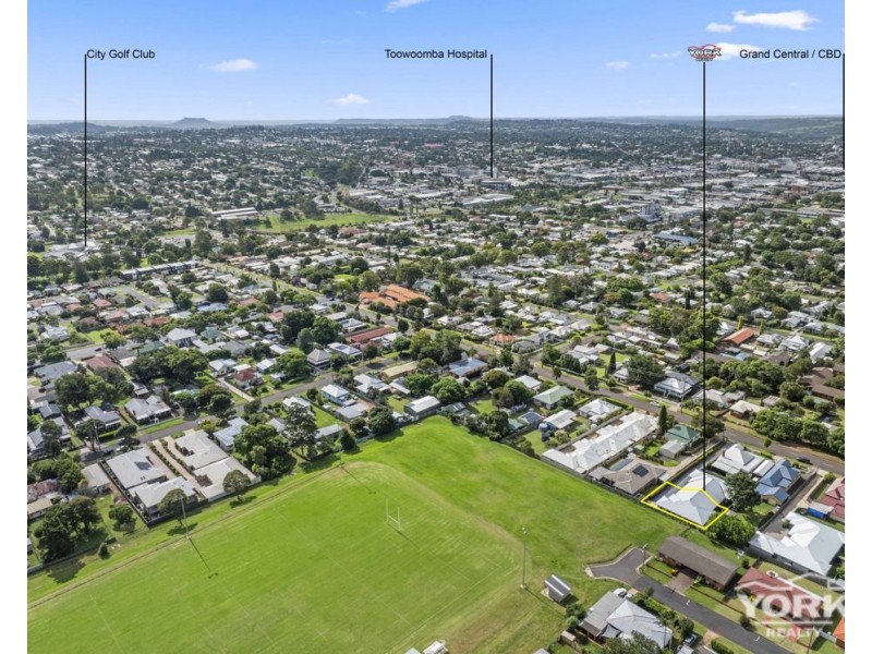 2/208b South Street, South Toowoomba QLD 4350