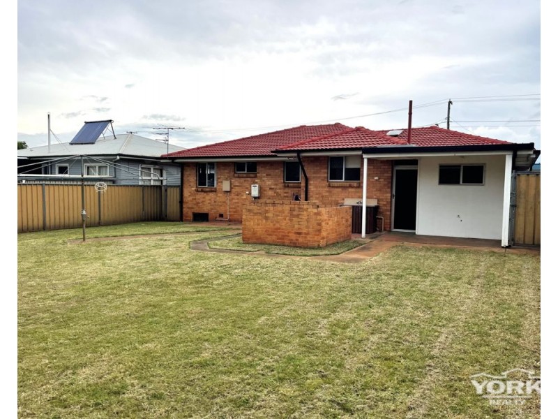 199 North Street, Rockville QLD 4350