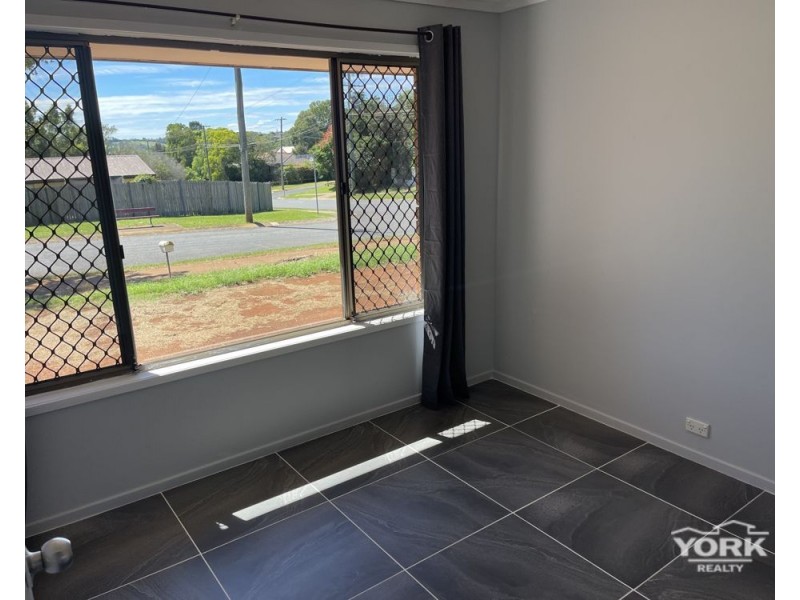 2 Champagne Crescent, Wilsonton Heights QLD 4350