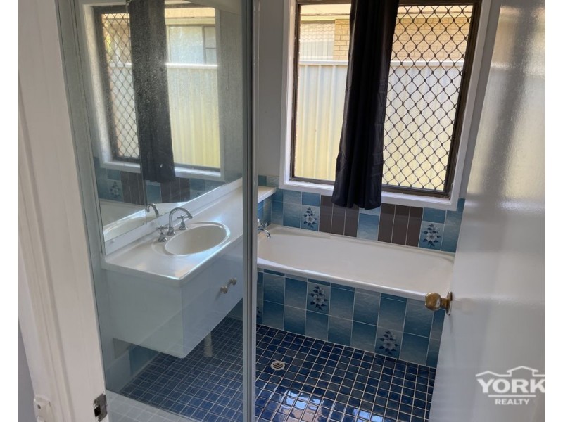 2 Champagne Crescent, Wilsonton Heights QLD 4350