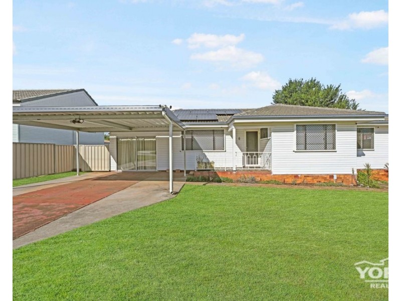 8 Challenor Street, Rockville QLD 4350