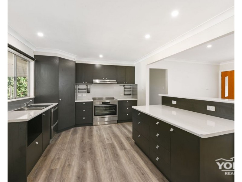 8 Challenor Street, Rockville QLD 4350