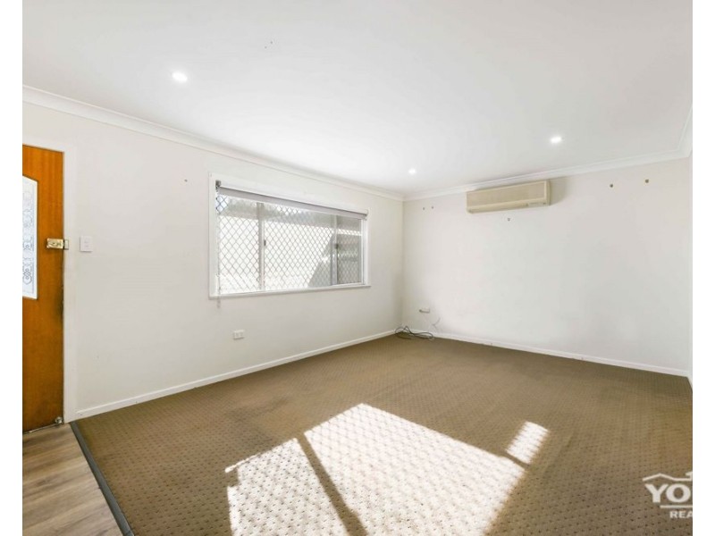 8 Challenor Street, Rockville QLD 4350