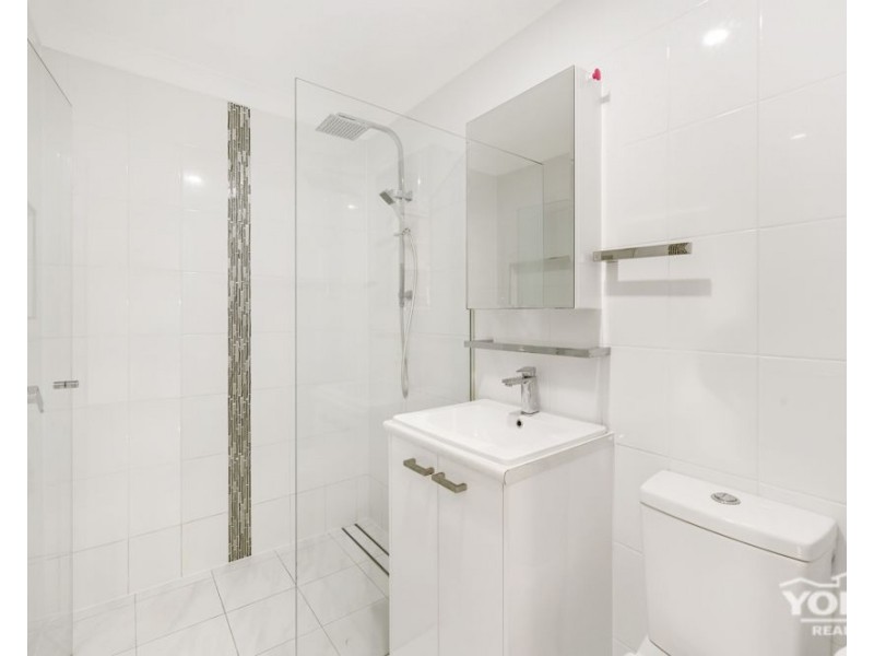 8 Challenor Street, Rockville QLD 4350