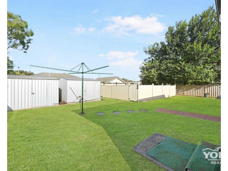 8 Challenor Street, Rockville QLD 4350