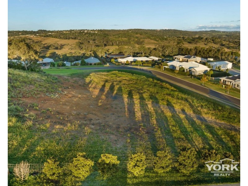 22 Colonial Drive, Gowrie Junction QLD 4352