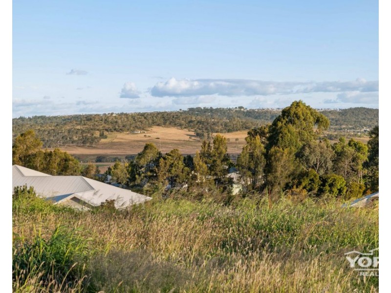 22 Colonial Drive, Gowrie Junction QLD 4352
