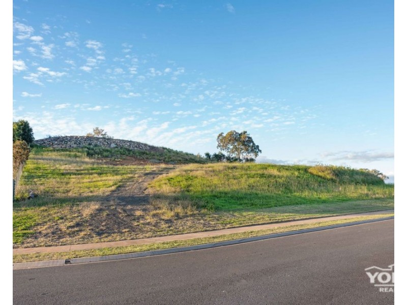 22 Colonial Drive, Gowrie Junction QLD 4352
