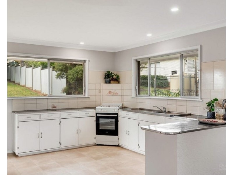 1 Wellsley Street, North Toowoomba QLD 4350