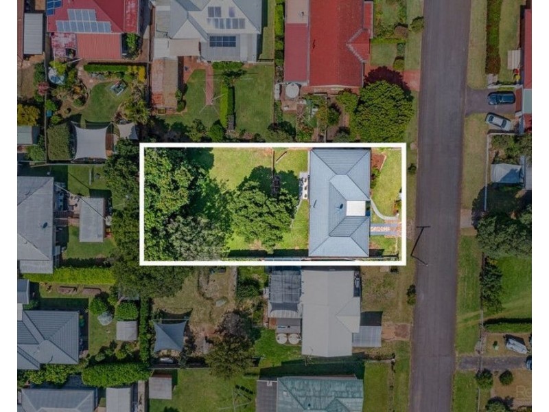 1 Wellsley Street, North Toowoomba QLD 4350